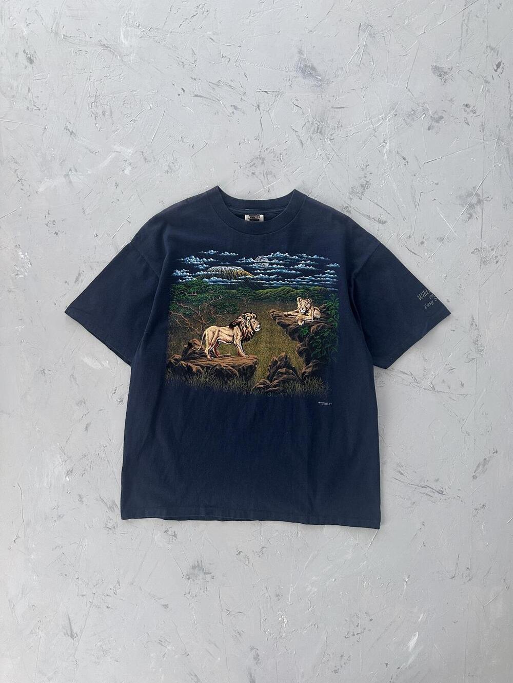 Vintage 90's Nature Animal Lion Embroidered tee